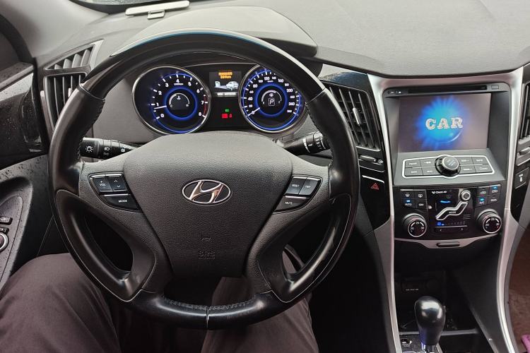 Used Hyundai Sonata 2014 2.4L Automatic Leading Edition China IV Standard Interior 3