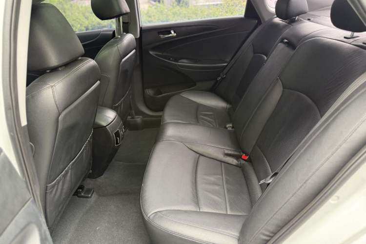 Used Hyundai Sonata 2014 2.4L Automatic Leading Edition China IV Standard Interior 3