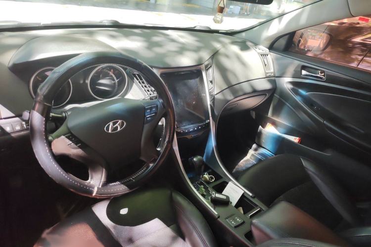 Used Hyundai Sonata 2014 2.0L Automatic Luxury Edition Interior 3