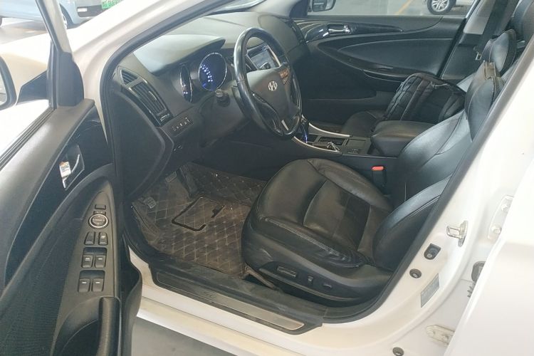 Used Hyundai Sonata 2014 2.0L Automatic Luxury Edition Interior 3