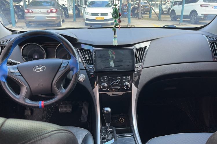 Used Hyundai Sonata 2014 2.4L Automatic Leading Edition China IV Standard Interior 3