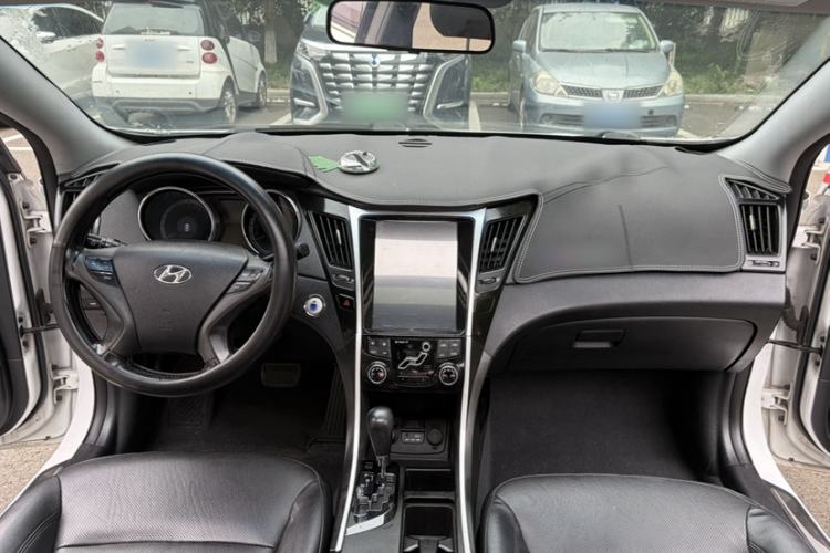 Used Hyundai Sonata 2014 2.4L Automatic Leading Edition China IV Standard Interior 4