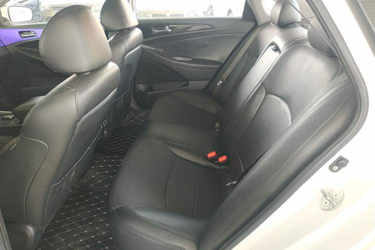 Used Hyundai Sonata 2014 2.4L Automatic Luxury Version China V Standard Interior 4