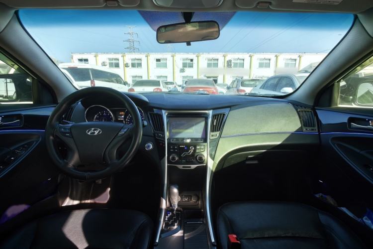 Used Hyundai Sonata 2014 2.4L Automatic Leading Edition China IV Standard Interior 4