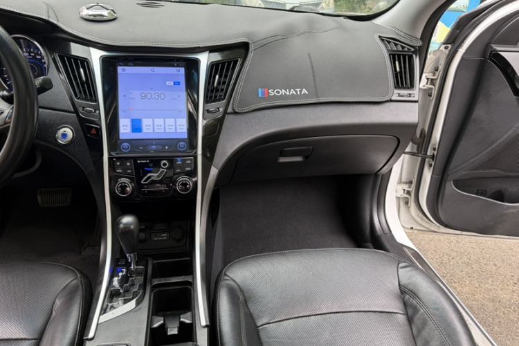 Used Hyundai Sonata 2014 2.4L Automatic Leading Edition China IV Standard Interior 5