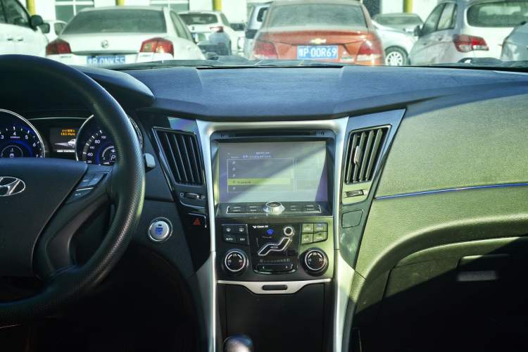 Used Hyundai Sonata 2014 2.4L Automatic Leading Edition China IV Standard Interior 5