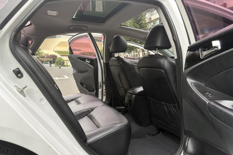Used Hyundai Sonata 2014 2.4L Automatic Leading Edition China IV Standard Interior 6