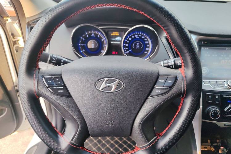 Used Hyundai Sonata 2014 2.0L Automatic Luxury Edition Interior 6