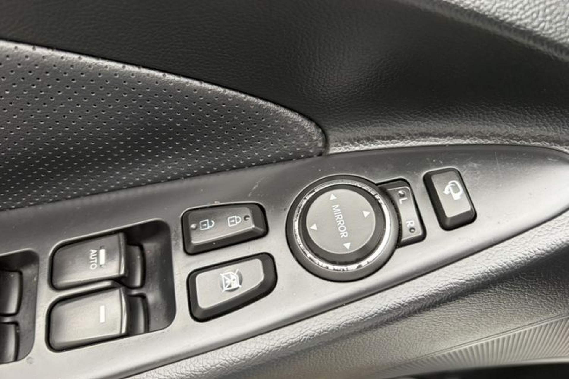 Used Hyundai Sonata 2014 2.4L Automatic Leading Edition China IV Standard Interior 8