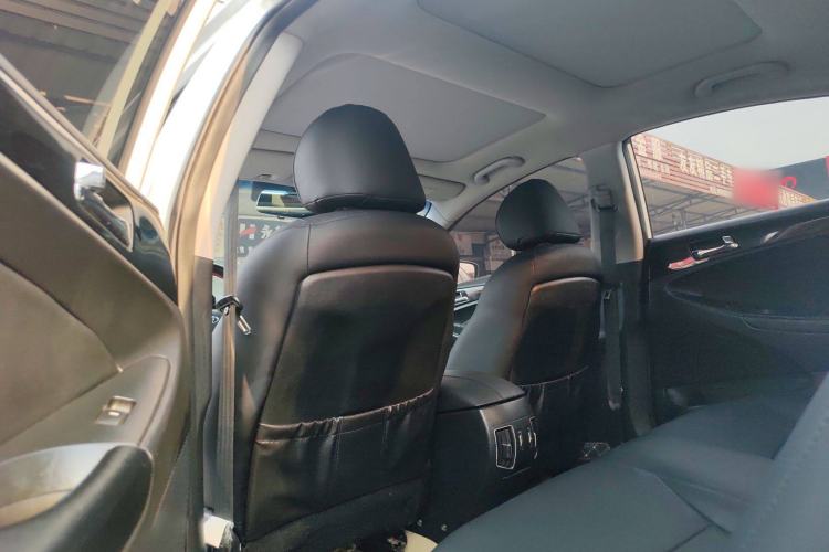 Used Hyundai Sonata 2014 2.0L Automatic Luxury Edition Interior 8