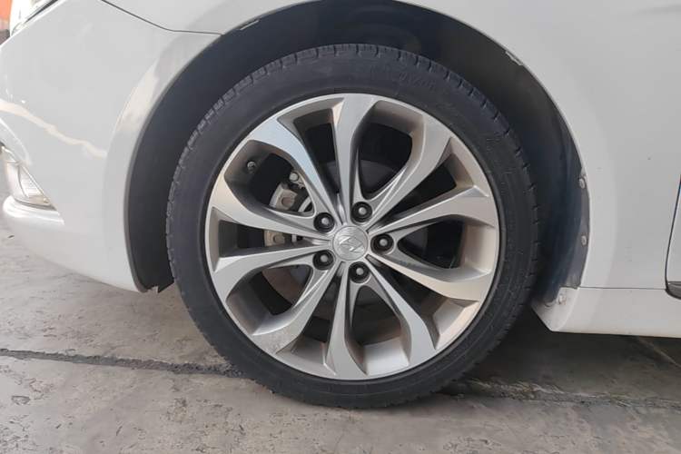 Used Hyundai Sonata 2014 2.4L Automatic Luxury Version China V Standard Left Front Wheel Hub