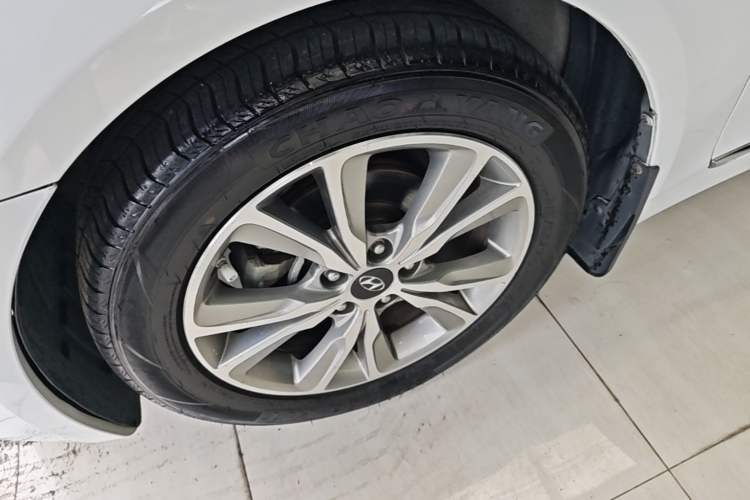 Used Hyundai Sonata 2014 2.4L Automatic Leading Edition China V Standard Left Front Wheel Hub