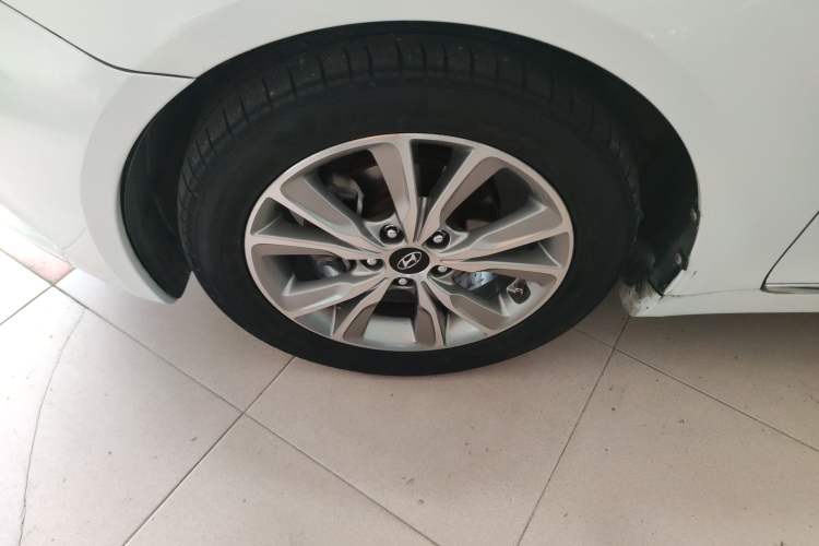 Used Hyundai Sonata 2014 2.4L Automatic Leading Edition China IV Standard Left Front Wheel Hub