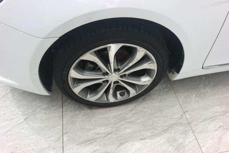 Used Hyundai Sonata 2014 2.0L Automatic Prestige Edition Left Front Wheel Hub