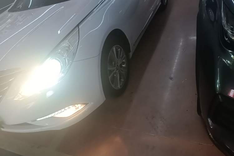Used Hyundai Sonata 2014 2.0L Automatic Luxury Edition Left Front Wheel Hub