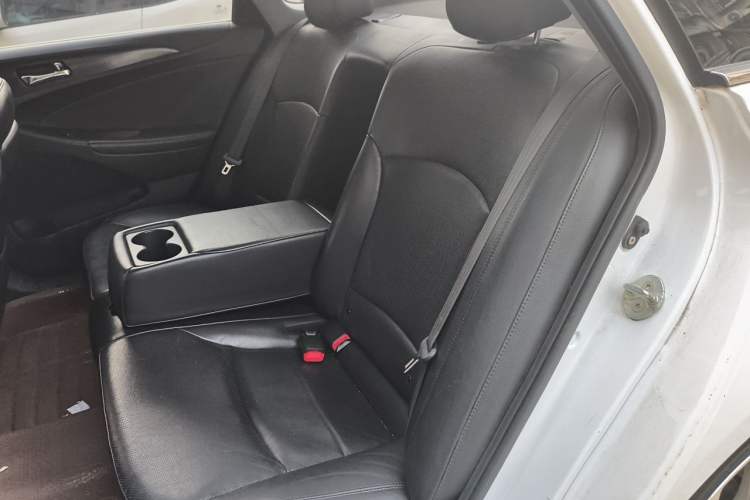 Used Hyundai Sonata 2014 2.4L Automatic Luxury Version China IV Standard Left Rear Seat