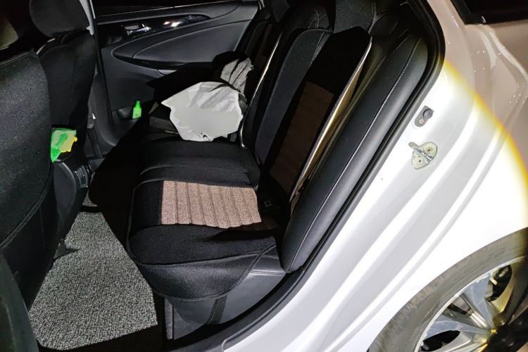 Used Hyundai Sonata 2014 2.4L Automatic Luxury Version China V Standard Left Rear Seat