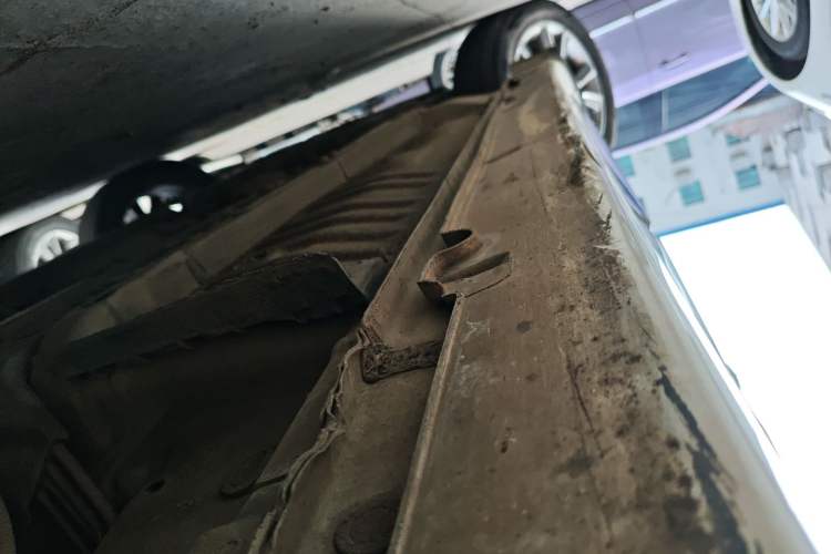 Used Hyundai Sonata 2014 2.0L Automatic Luxury Edition Left Side Sill