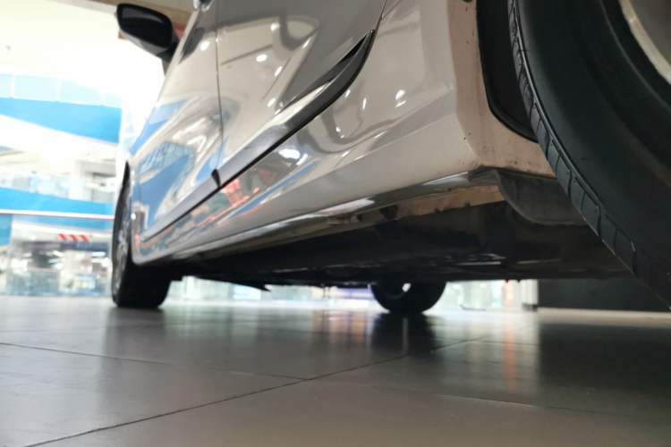 Used Hyundai Sonata 2014 2.0L Automatic Luxury Edition Left Side Sill