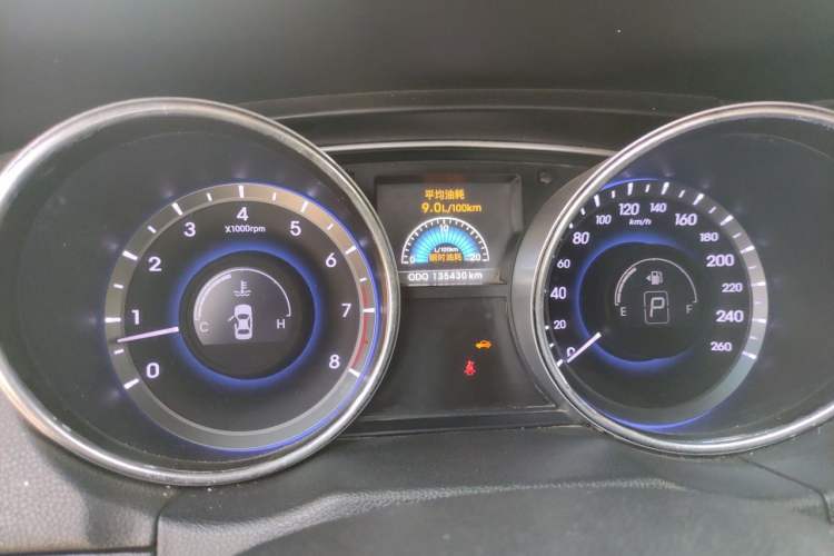 Used Hyundai Sonata 2014 2.0L Automatic Luxury Edition Odometer Close Up