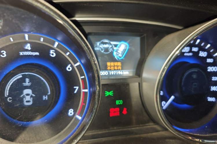 Used Hyundai Sonata 2014 2.4L Automatic Luxury Version China IV Standard Odometer Close Up