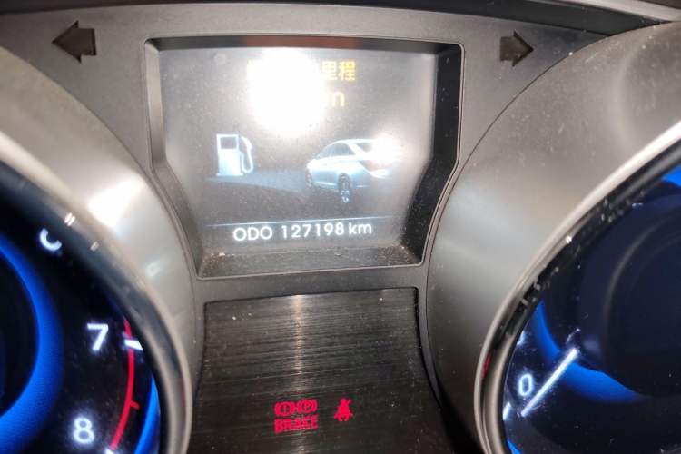 Used Hyundai Sonata 2014 2.0L Automatic Prestige Edition Odometer Close Up