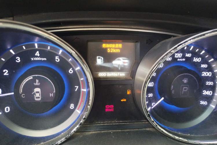 Used Hyundai Sonata 2014 2.4L Automatic Luxury Version China IV Standard Odometer Close Up