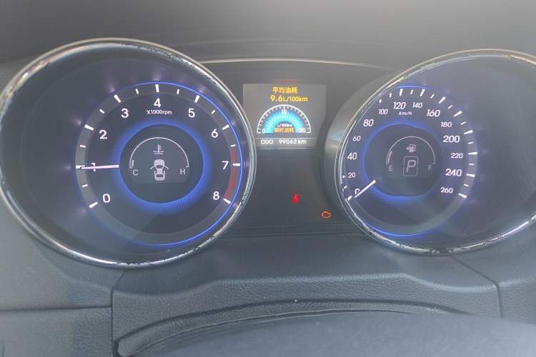 Used Hyundai Sonata 2014 2.4L Automatic Leading Edition China IV Standard Odometer Close Up