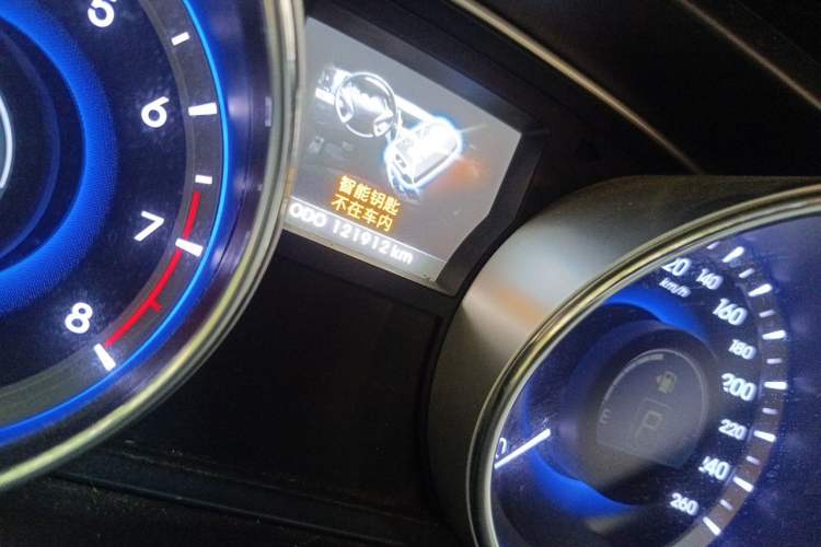 Used Hyundai Sonata 2014 2.4L Automatic Luxury Version China IV Standard Odometer Close Up