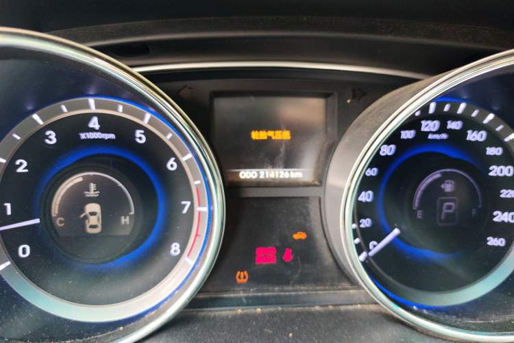 Used Hyundai Sonata 2014 2.4L Automatic Leading Edition China IV Standard Odometer Close Up