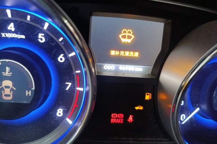 Used Hyundai Sonata 2014 2.4L Automatic Leading Edition China IV Standard Odometer Close Up
