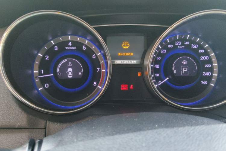 Used Hyundai Sonata 2014 2.0L Automatic Luxury Edition Odometer Close Up