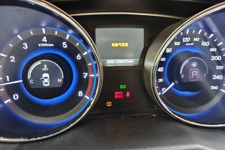Used Hyundai Sonata 2014 2.4L Automatic Leading Edition China IV Standard Odometer Close Up