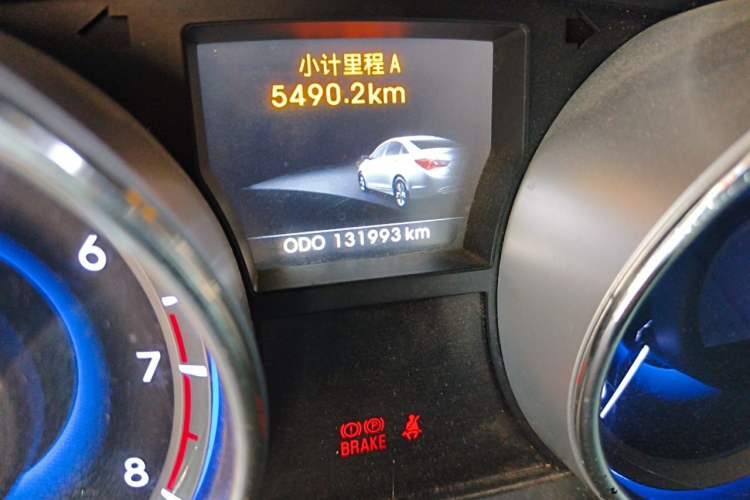 Used Hyundai Sonata 2014 2.4L Automatic Luxury Version China IV Standard Odometer Close Up
