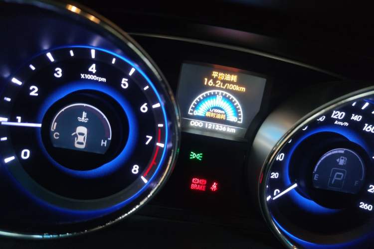 Used Hyundai Sonata 2014 2.4L Automatic Luxury Version China IV Standard Odometer Close Up
