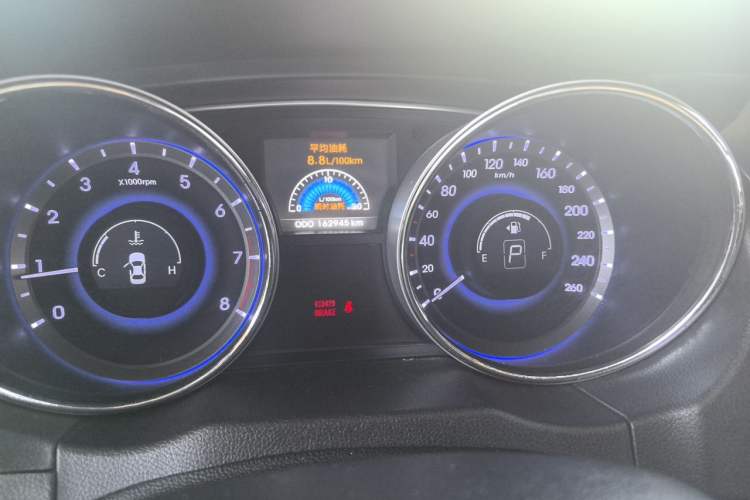 Used Hyundai Sonata 2014 2.0L Automatic Luxury Edition Odometer Close Up