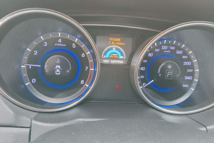 Used Hyundai Sonata 2014 2.0L Automatic Luxury Edition Odometer Close Up