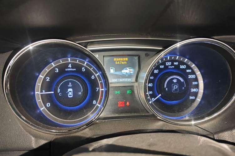 Used Hyundai Sonata 2014 2.0L Automatic Luxury Edition Odometer Close Up