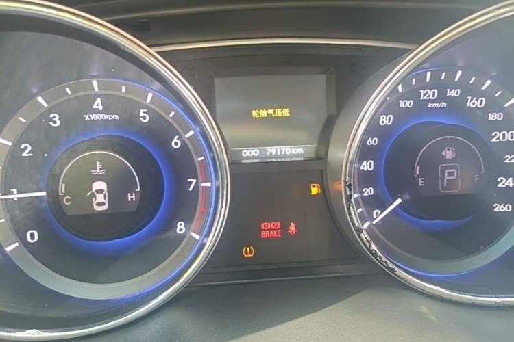 Used Hyundai Sonata 2014 2.0L Automatic Luxury Edition Odometer Close Up