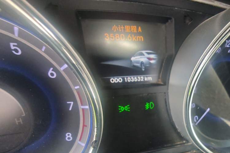 Used Hyundai Sonata 2014 2.0L Automatic Prestige Edition Odometer Close Up