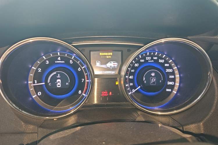 Used Hyundai Sonata 2014 2.4L Automatic Leading Edition China V Standard Odometer Close Up