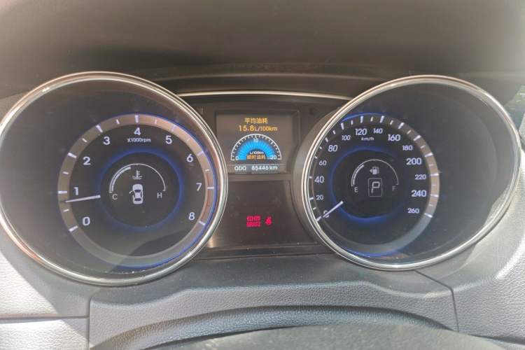 Used Hyundai Sonata 2014 2.0L Automatic Luxury Edition Odometer Close Up