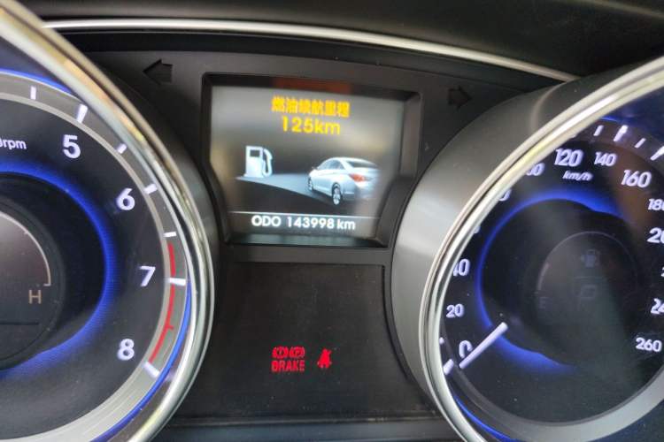 Used Hyundai Sonata 2014 2.4L Automatic Luxury Version China V Standard Odometer Close Up