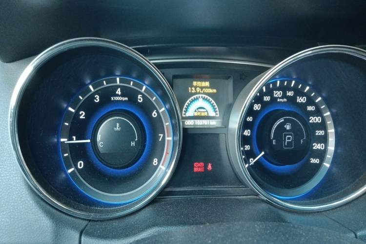 Used Hyundai Sonata 2014 2.4L Automatic Luxury Version China V Standard Odometer Close Up