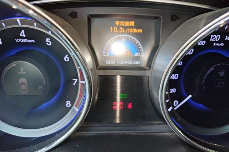 Used Hyundai Sonata 2014 2.4L Automatic Luxury Version China V Standard Odometer Close Up