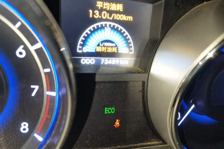 Used Hyundai Sonata 2014 2.4L Automatic Leading Edition China IV Standard Odometer Close Up