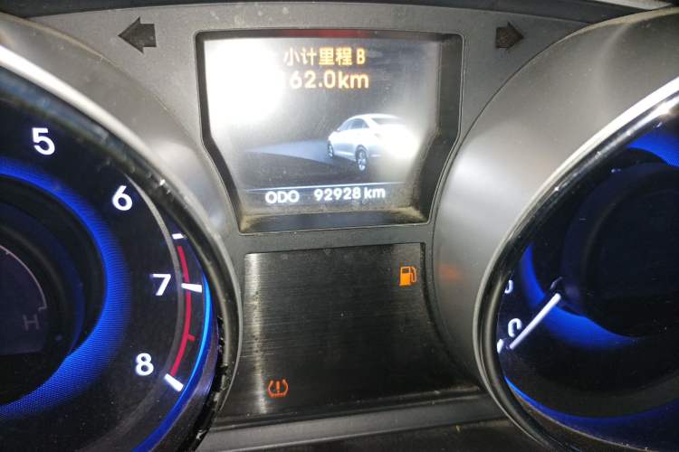 Used Hyundai Sonata 2014 2.0L Automatic Luxury Edition Odometer Close Up