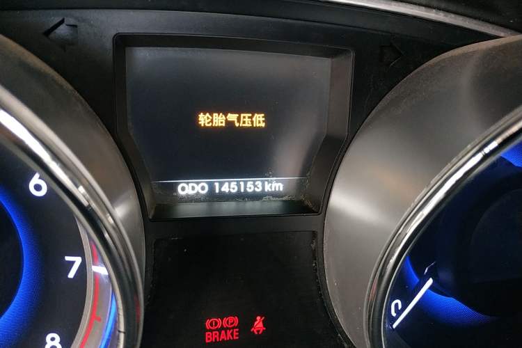 Used Hyundai Sonata 2014 2.4L Automatic Luxury Version China V Standard Odometer Close Up