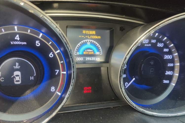 Used Hyundai Sonata 2014 2.4L Automatic Leading Edition China IV Standard Odometer Close Up