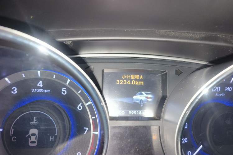 Used Hyundai Sonata 2014 2.4L Automatic Leading Edition China IV Standard Odometer Close Up